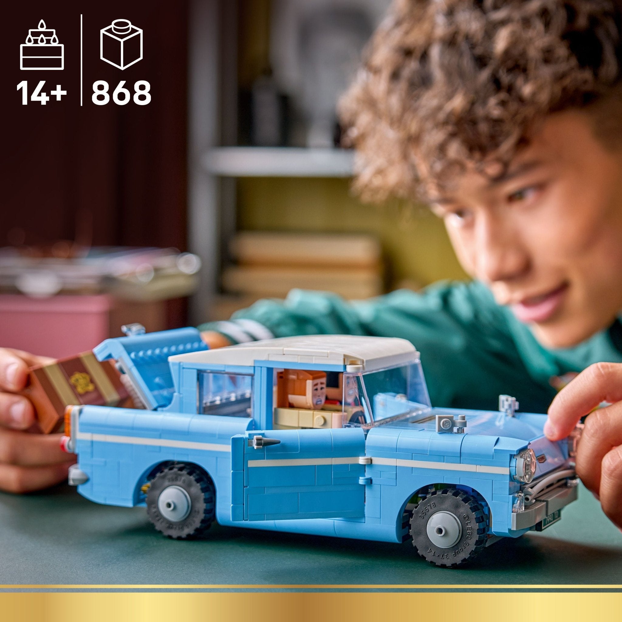 LEGO® Harry Potter LEGO® Enchanted Flying Ford Anglia 76470 Toy - Image 2