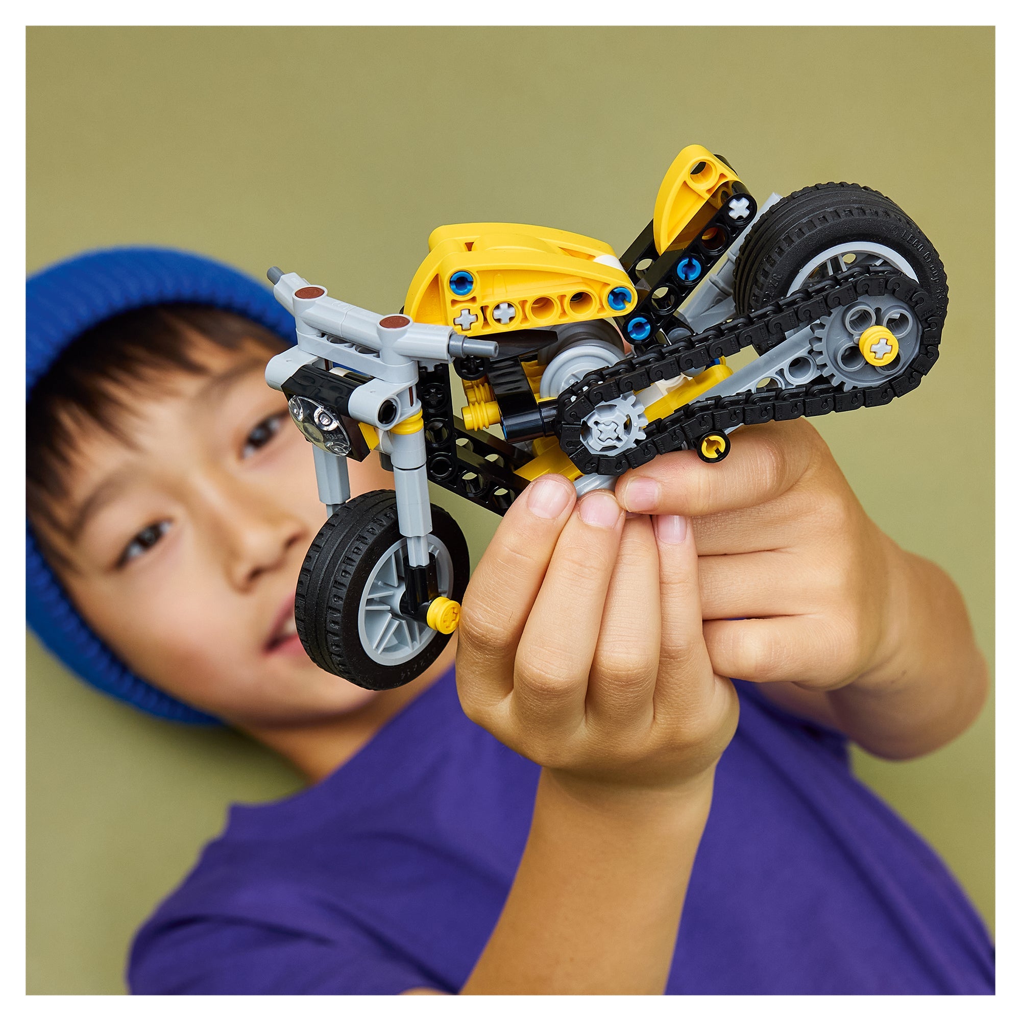 LEGO® Technic Yellow Motorcycle 42225 Toy - Image 5