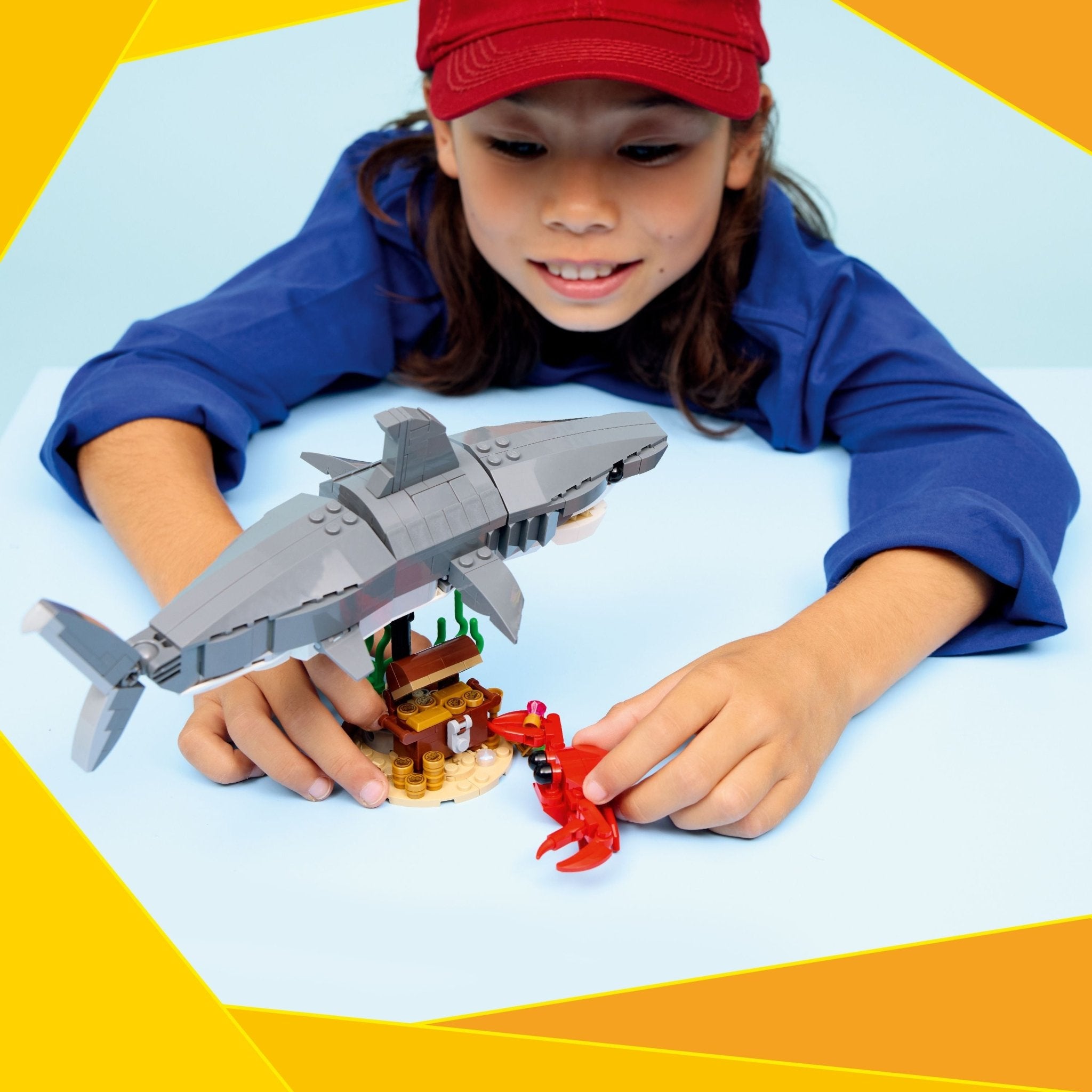 LEGO® Creator LEGO® Fierce Shark with a Treasure Chest 31381 Toy - Image 4