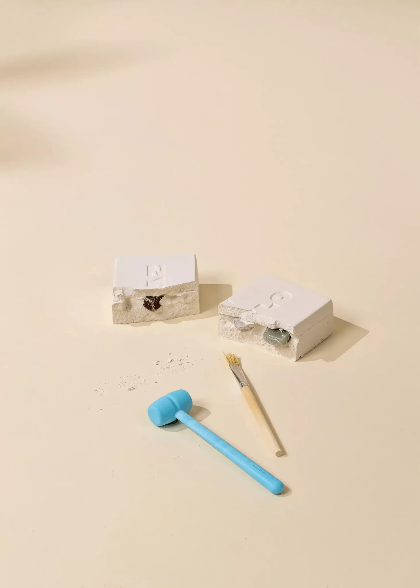 Coco Village Gemstones & Fossil Geoligical Excavation Set Brush - Image 2