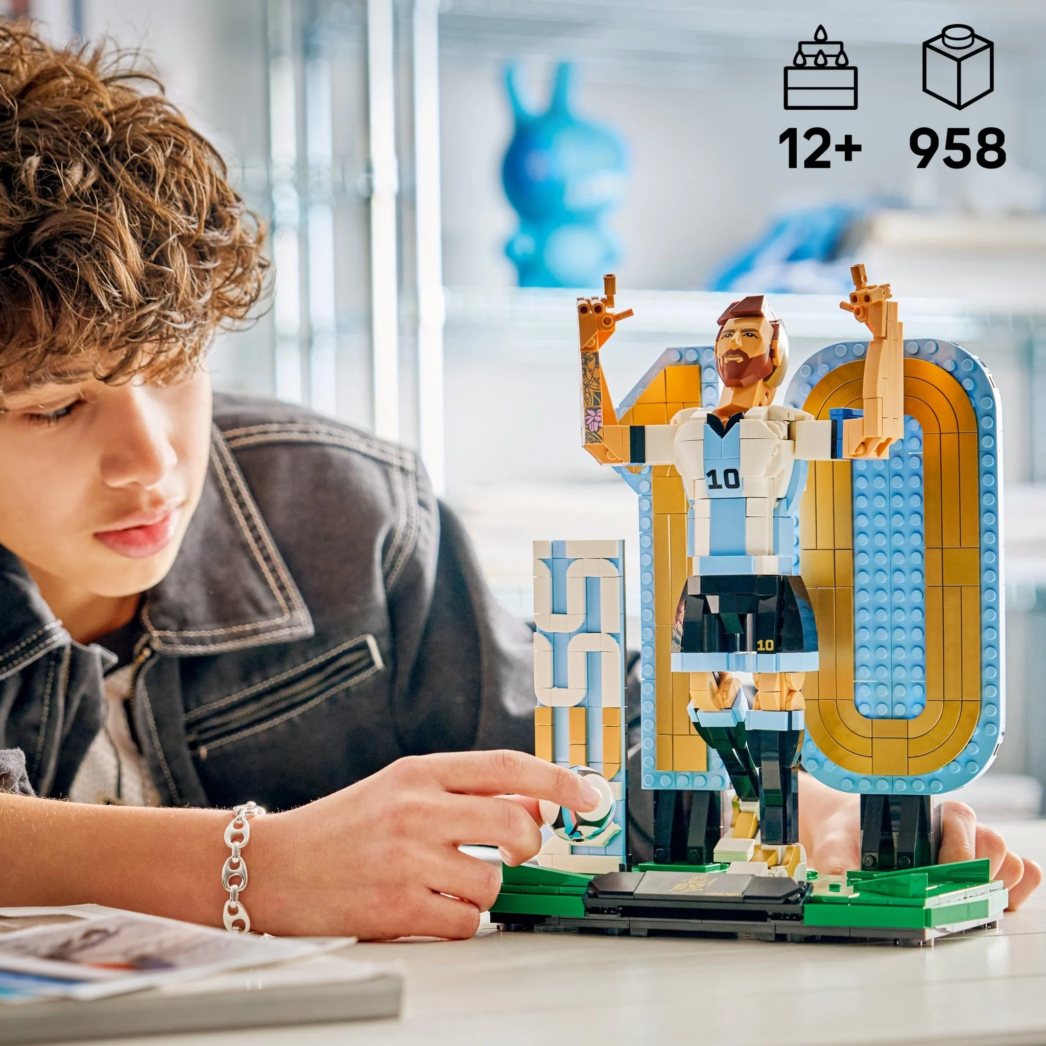 LEGO® Editions Lionel Messi – Soccer Legend 43015 Toy - Image 2