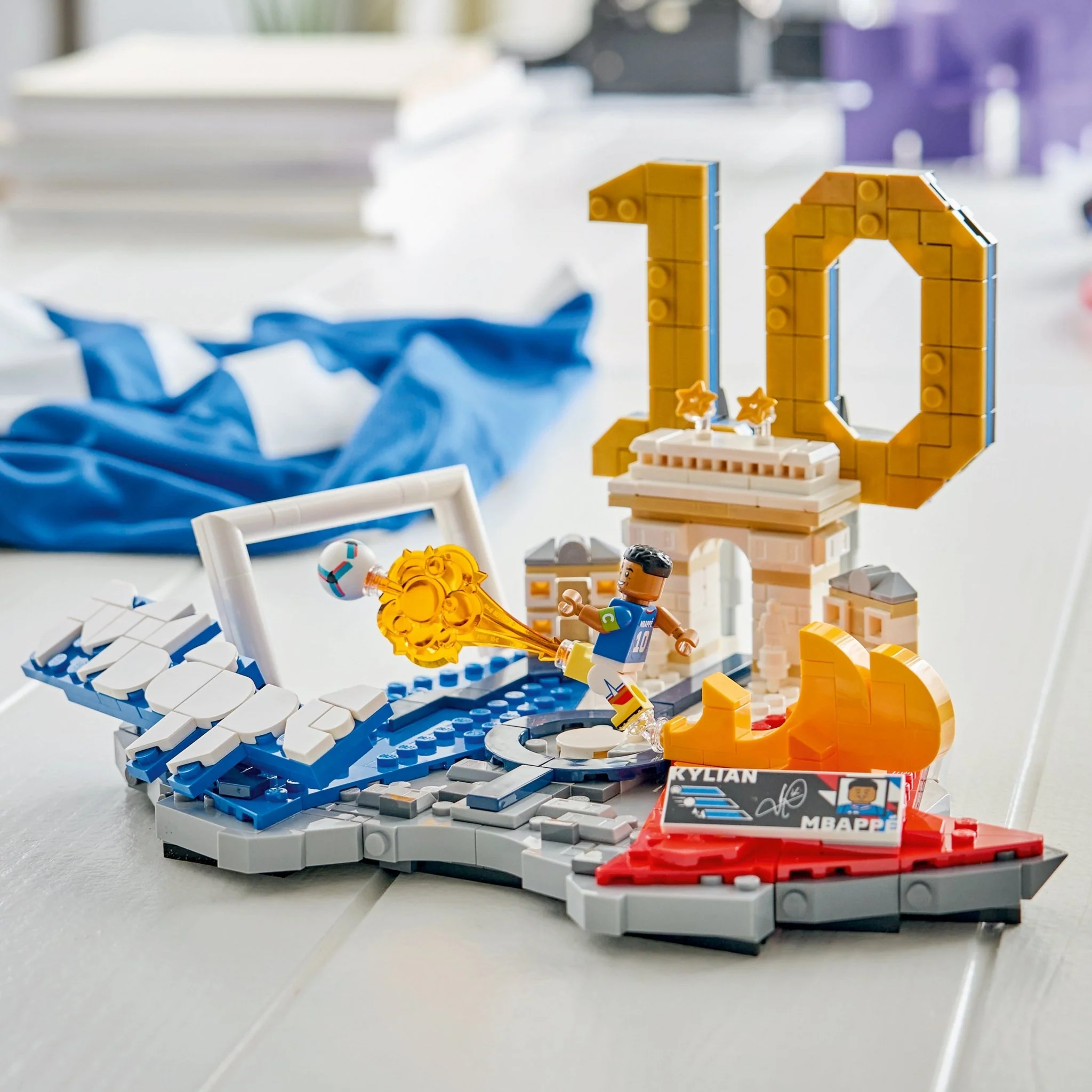 LEGO® Editions Kylian Mbappé – Soccer Highlights 43013 Toy - Image 6