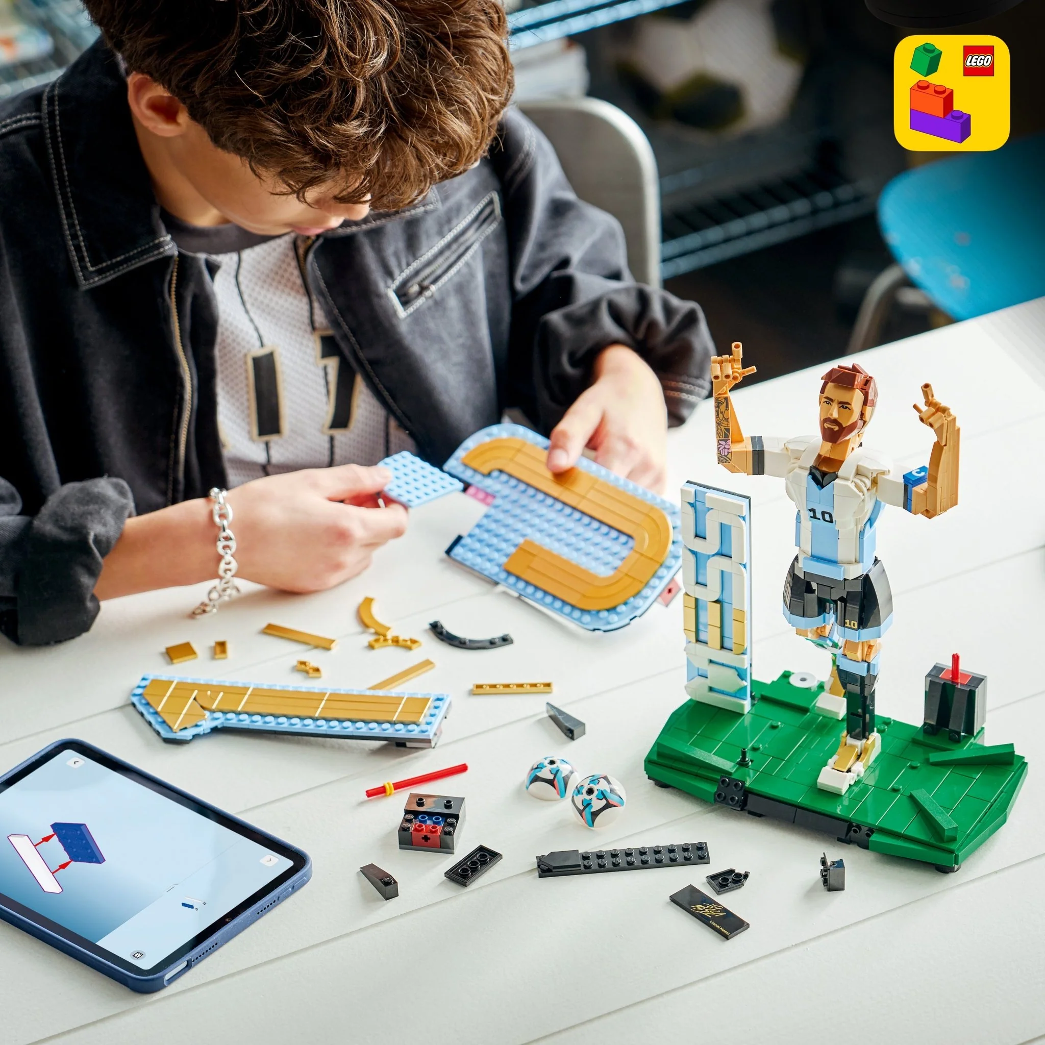LEGO® Editions Lionel Messi – Soccer Legend 43015 Toy - Image 7