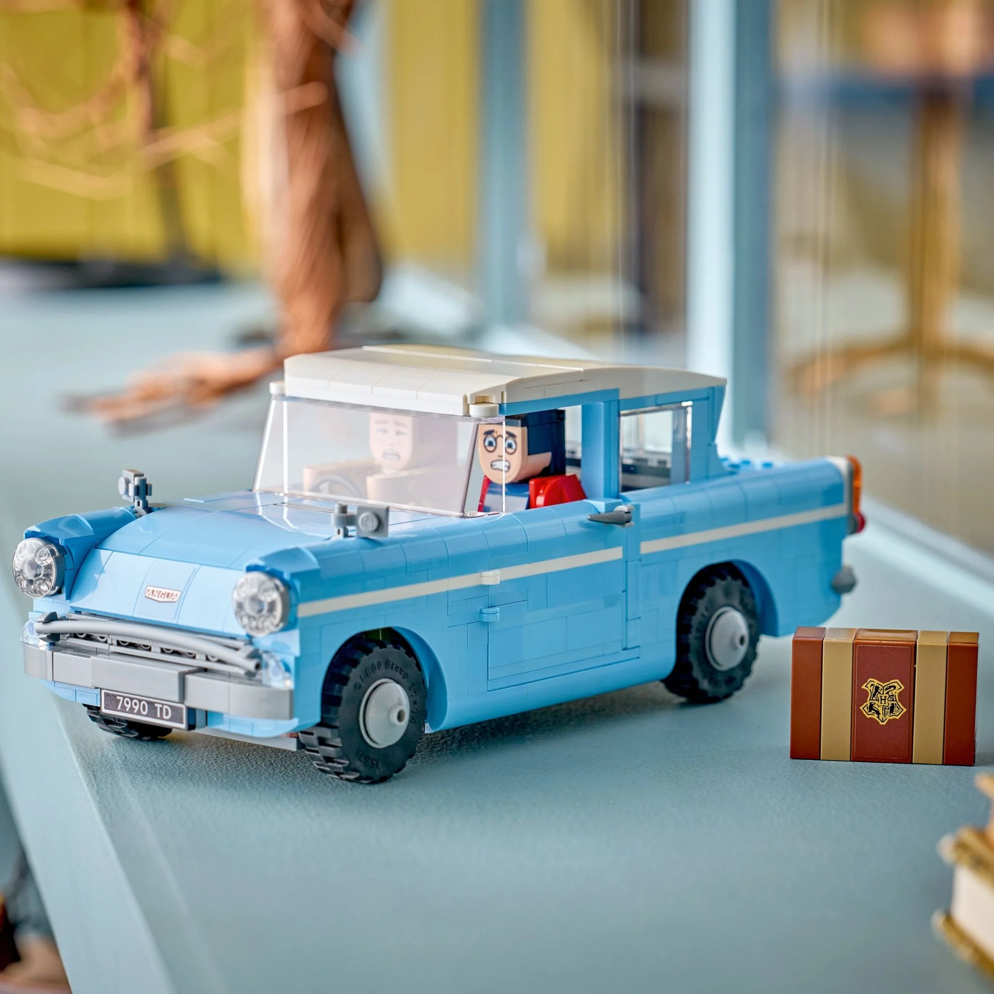 LEGO® Harry Potter LEGO® Enchanted Flying Ford Anglia 76470 Toy - Image 4